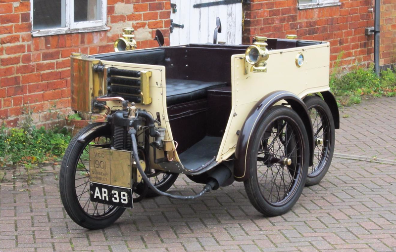 Illustration for article titled This Has To Be The Weirdest Layout Of Any Car Ever Built